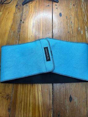 Danskin Turquoise and Black Fitness Waist Belt